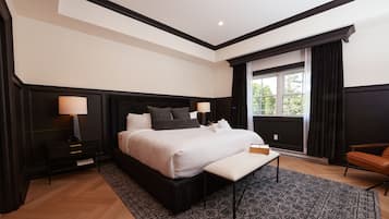 Deluxe Room, 1 King Bed | Frette Italian sheets, premium bedding, individually decorated