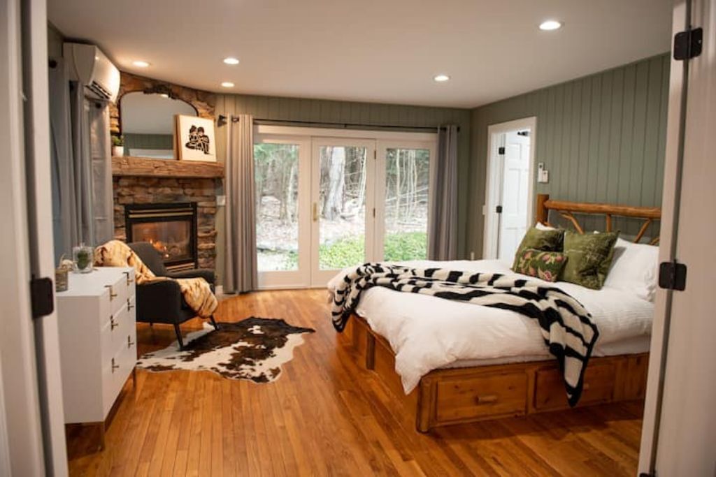 3 bedrooms, desk, WiFi, bed sheets