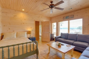 4 bedrooms, desk, iron/ironing board, internet - Mountain View Cabin on Lake Blue Ridge: Hot Tub! (Morganton)