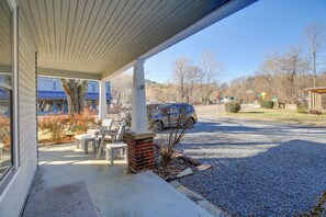 Terrace/patio - Damascus Vacation Rental - Bike, Hike & Sip! (Damascus)