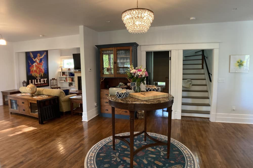 Vintage Inn at Veritas Estate