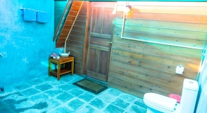 Deluxe Cabin | Bathroom | Separate bathtub and shower, deep-soaking bathtub, rainfall showerhead