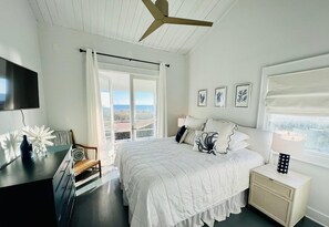 4 bedrooms, iron/ironing board, travel cot, free WiFi - Beachfront Oasis a Classic Carolina cottage Striking Ocean Views Pet Friendly (Bald Head Island)