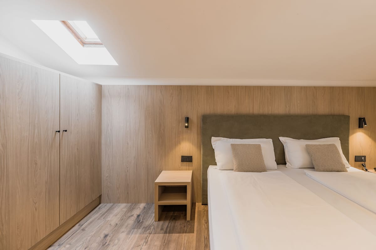 Phòng Suite, ban công | Bộ đồ giường cao cấp, chăn bông, nệm có lớp đệm bông 