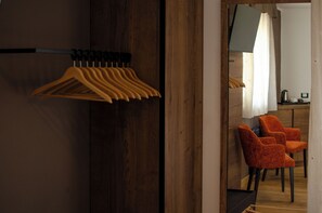 Kahden hengen deluxe-huone (yksi tai kaksi sänkyä), 2 yhden hengen sänkyä | Ylelliset vuodevaatteet, untuvapeitot, pillowtop-patjalliset sängyt