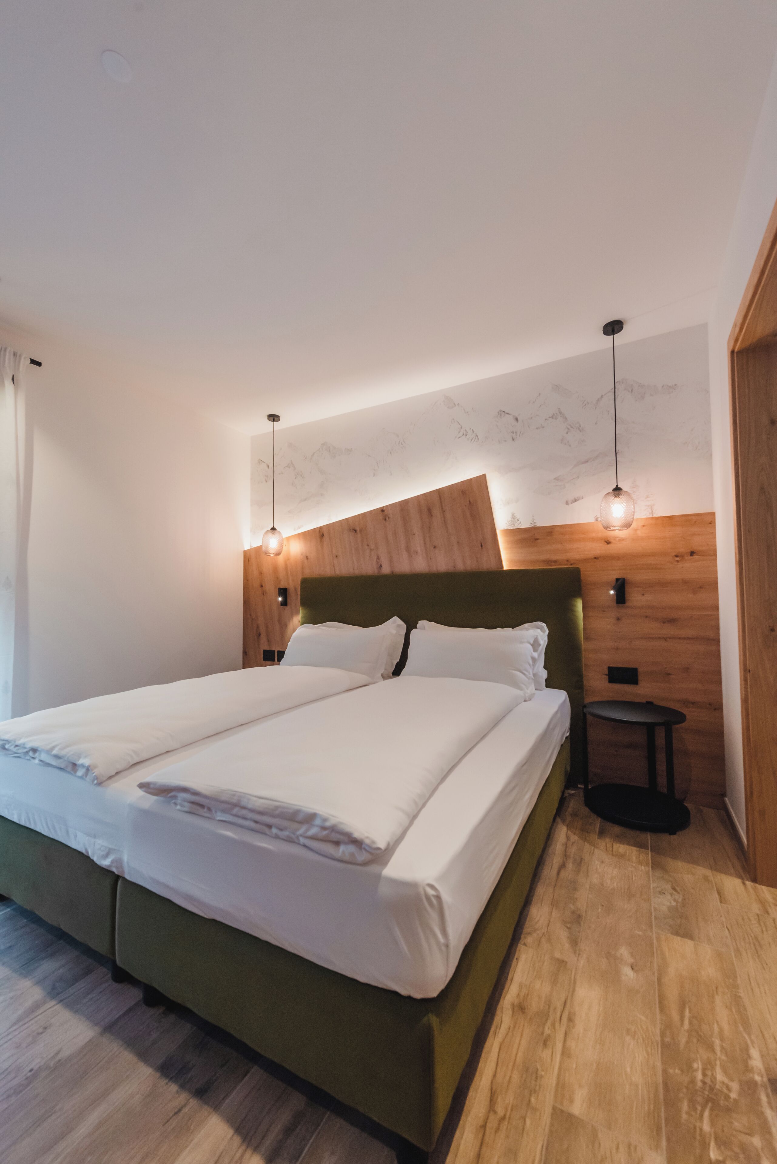 Kolmen hengen superior-huone, parveke | Ylelliset vuodevaatteet, untuvapeitot, pillowtop-patjalliset sängyt