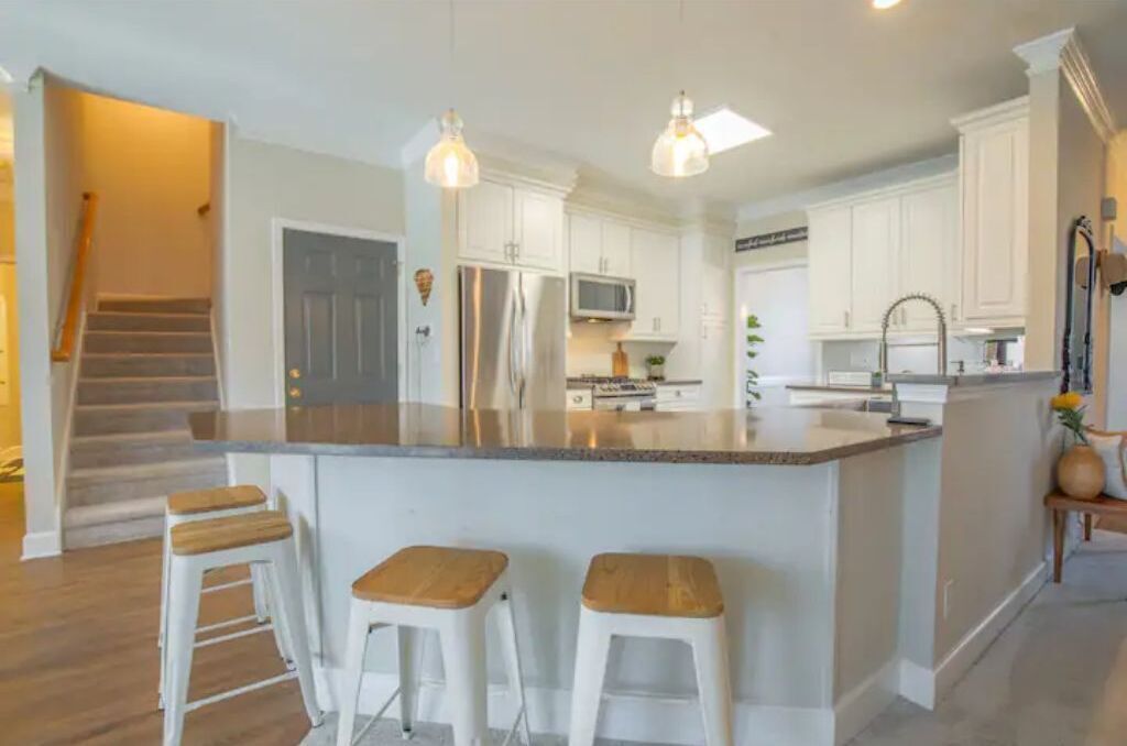 Réfrigérateur, micro-ondes, four, lave-vaisselle