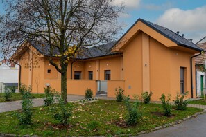 Front of property - Pension Pannonia (Parndorf)