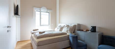 1 bedroom, premium bedding, minibar, free WiFi