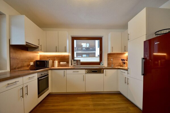 Fridge, microwave, oven, dishwasher