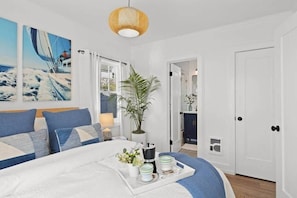 1 bedroom, iron/ironing board, WiFi, bed sheets - The Boat House at The Birdbath Bungalows (Ventura)