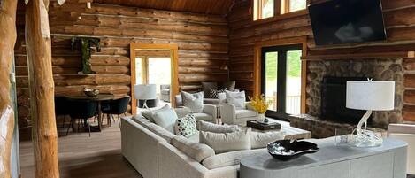 Televisión y chimenea