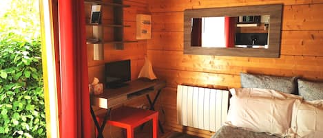 1 bedroom, desk, free WiFi