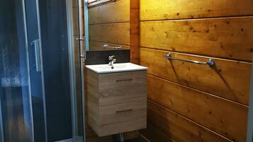 Een douche, toiletpapier
