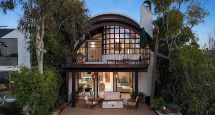 Newly Remodeled Luxury Waterfront Home on Venice Canal with Jacuzzi