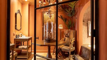 Bohemian Suite | Baño | Artículos de higiene personal de diseño, secador de pelo y albornoces