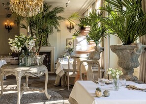 Komplett frukost varje dag mot avgift