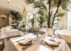 Petit déjeuner complet servi tous les jours en supplément