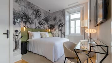 Bureau, chambres insonorisées, fer et planche à repasser, lit parapluie