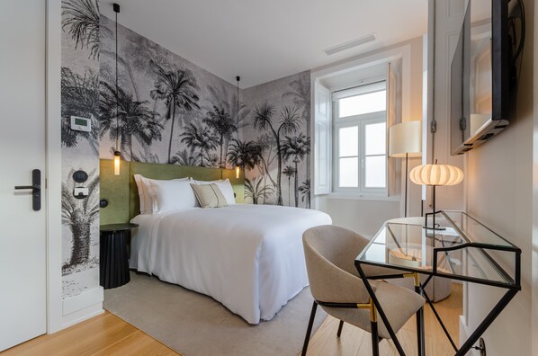 Zimmer | Schreibtisch, schallisolierte Zimmer, Bügeleisen/Bügelbrett