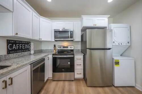 Gorgeous Guest House with Big Yard