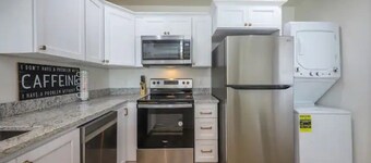 Gorgeous Guest House with Big Yard