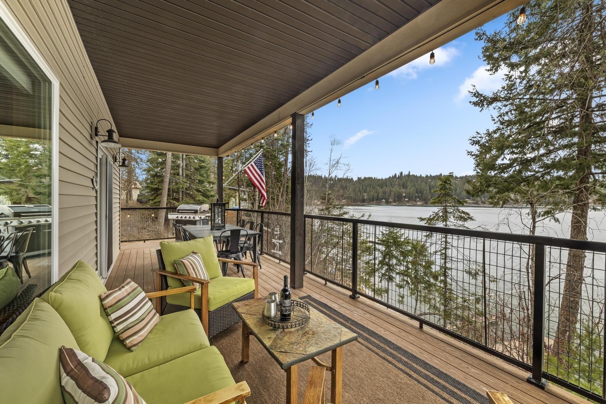 屋外ダイニングエリア