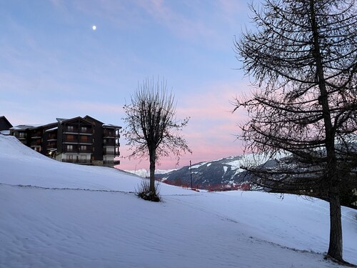 Apartment with large terrace on the ground floor Ski in, Ski out - Cosy and Industrial