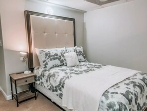 4 bedrooms, WiFi - Fun-Filled and Relaxing Home (Marietta)