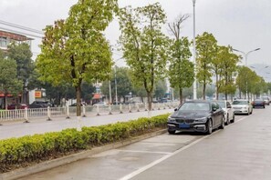 Free self-parking - Dijing Express Hotel (Qingyang)