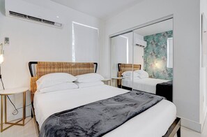Apartment | 1 bedroom, iron/ironing board, free WiFi - Vibrant Wynwood Loft close to everything (Miami)