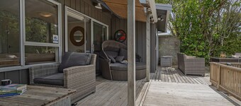 Kon Tiki Retreat - Whiritoa Beach Holiday Home