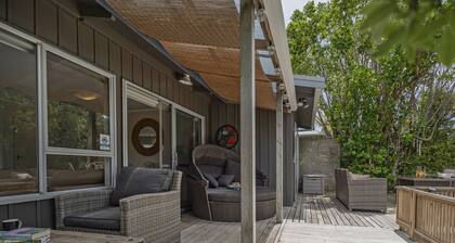 Kon Tiki Retreat - Whiritoa Beach Holiday Home