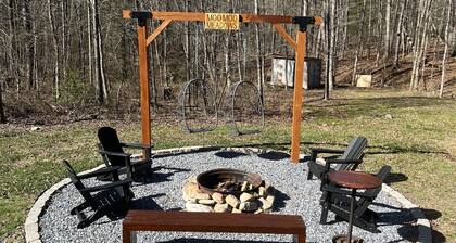 NEW Modern Cabin in Luray: Firepit, Allows Dogs, NEW Hot Tub, 5 acres, Game Room