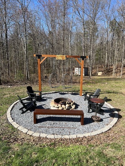 NEW Modern Cabin in Luray: Firepit, Allows Dogs, NEW Hot Tub, 5 acres, Game Room