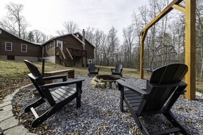 Outdoor spa tub - NEW Modern Cabin in Luray: Firepit, Allows Dogs, NEW Hot Tub, 5 acres, Game Room (Luray)