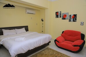 Single Room Ensuite | Allergivenligt sengetøj, individuelt design, skrivebord