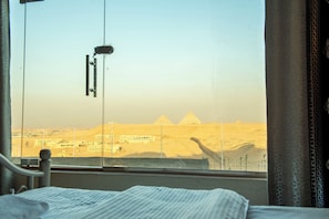 Firemannsrom – royal, flere senger | Allergitestet sengetøy, individuelt dekorert og skrivebord