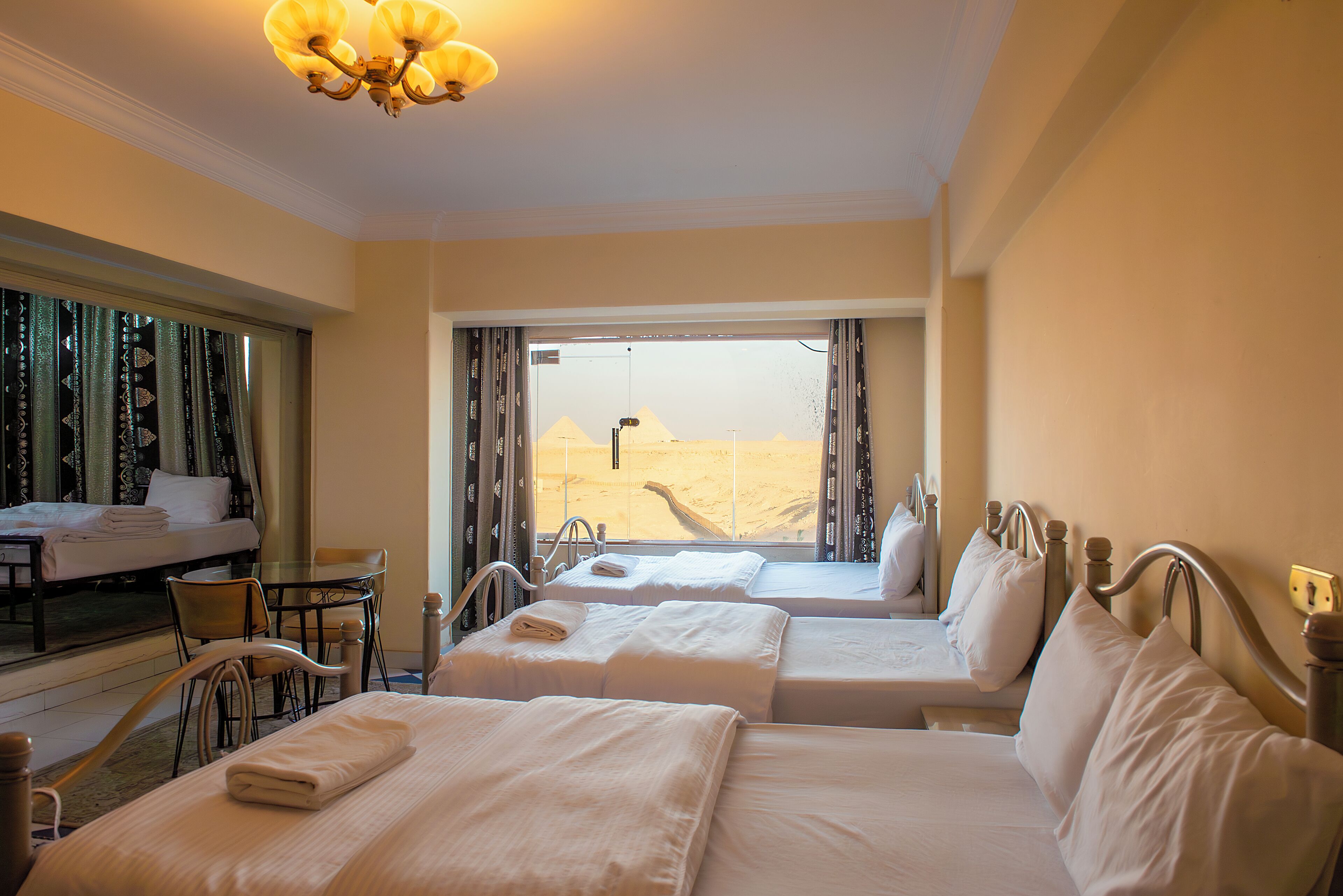 Royal Τετράκλινο Δωμάτιο, Περισσότερα από 1 Κρεβάτια | Υποαλλεργικά κλινοσκεπάσματα, μοναδική διακόσμηση, γραφείο 