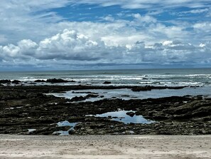 Beach nearby, sun-loungers, beach towels - Beach&Jungle Jem; spacious 4 br/2 bath +pool!2 min walk to beach!For Fam/Groups. (mal pais)