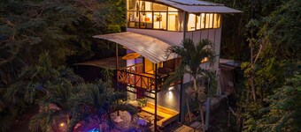 Beach&Jungle Jem; spacious 4 br/2 bath +pool!2 min walk to beach!For Fam/Groups.