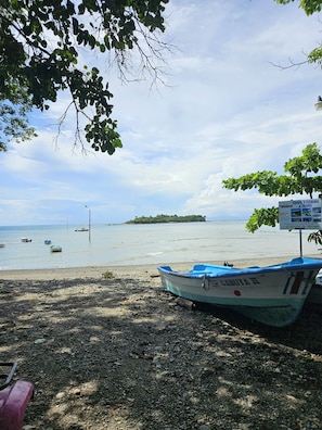 Beach nearby, sun-loungers, beach towels