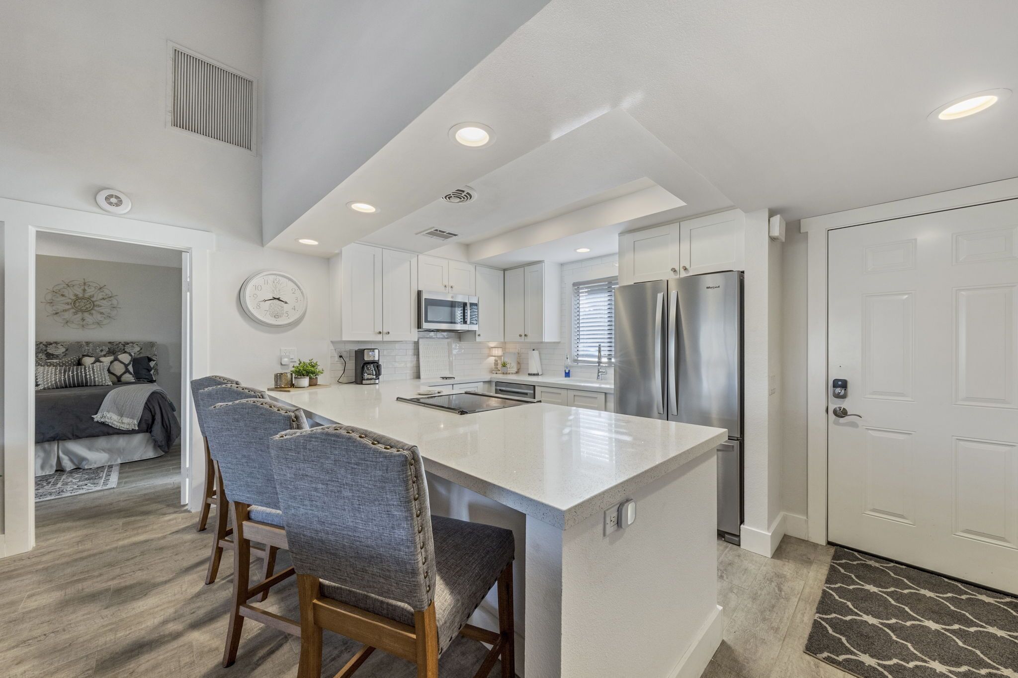 ثلاجة، ميكروويف، فرن، موقد طهي مسطح