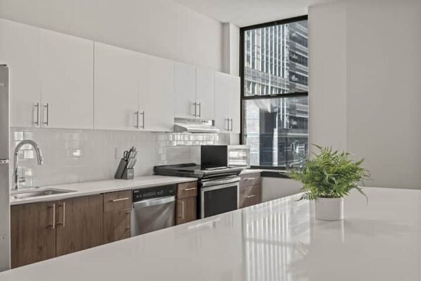 Fridge, microwave, oven, stovetop