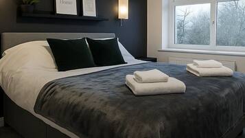 مكتب ومكواة/لوح كي وواي فاي مجانًا وملاءات أسرّة