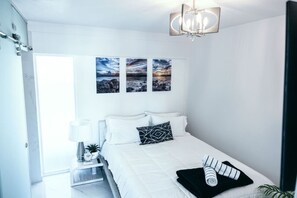 1 bedroom, desk, iron/ironing board, WiFi - Dolphin Suites Unit 4 (Cruz Bay)