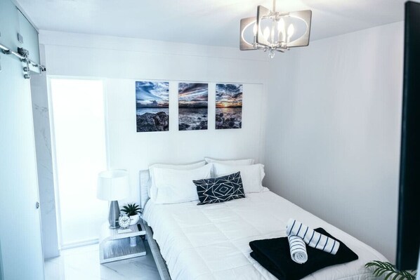 1 bedroom, desk, WiFi, bed sheets