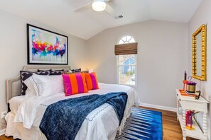 3 bedrooms, desk, iron/ironing board, travel crib