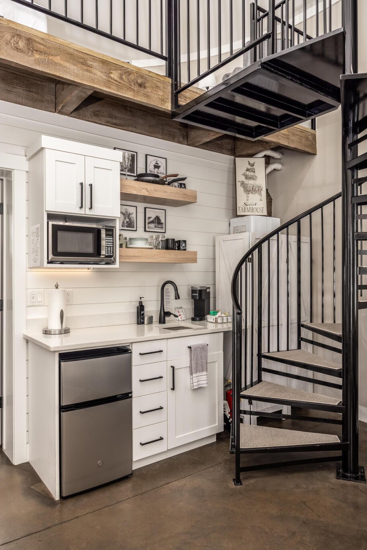 Fridge, microwave, coffee/tea maker, toaster