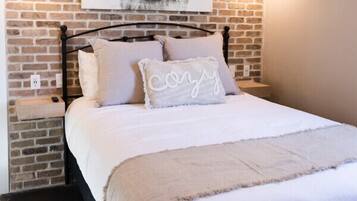 1 habitación, tabla de planchar con plancha, wifi gratis y ropa de cama